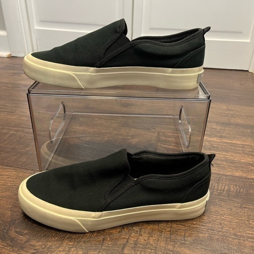 Everlane Unisex The Forever Slip-On Sneaker
Size Women’s 8.5 Men’s 7 Color Black